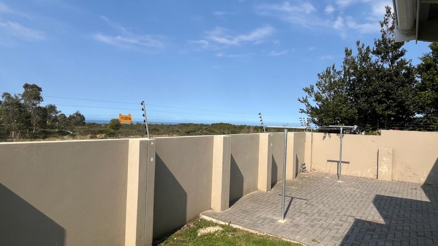 To Let 4 Bedroom Property for Rent in Fountains Estate Eastern Cape